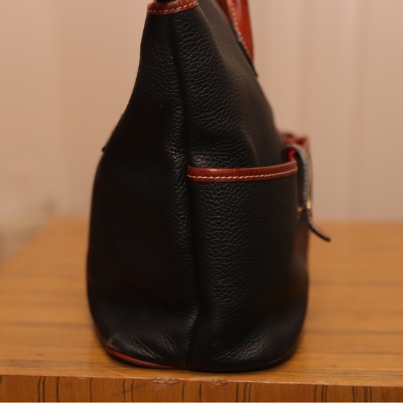 Dooney & Bourke Black Leather Shoulder Bag Red Interior - Picture 10 of 14